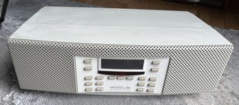 Top-tier HENRY KLOSS MODEL 88 RADIO