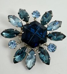 VINTAGE SILVER TONE BLUE TWO TONE RHINESTONE BROOCH