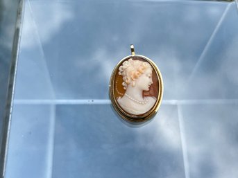 14K Gold Carved Cameo Brooch