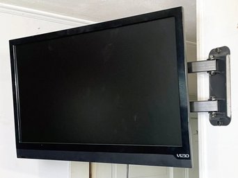 A Sony Vizio 24' TV And Mount