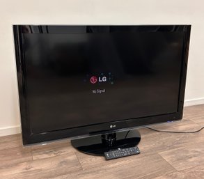 LG Electronics 47LH40 LCD TV With Remote