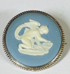 VINTAGE STERLING SILVER BLUE WEDGWOOD CAMEO ANGLE BROOCH