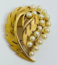 SIGNED CROWN TRIFARI GOLD TONE FAUX PEARL LEAF BROOCH