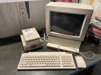 Vintage Apple 2 GS System