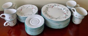 Pfaltzgraff Winterberry Dinnerware Service For 8