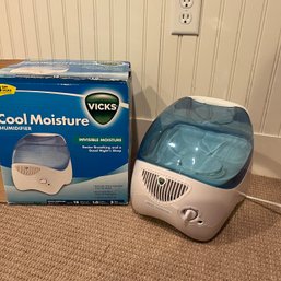 A Vicks Cool Moisture Humidifier