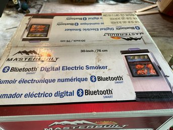 Masterbuilt 30' Bluetooth Digital Electric Smoker - New Unopened In Box