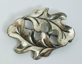 VINTAGE BEAU STERLING SILVER OAK LEAF BROOCH