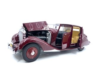 1938 Rolls Royce Phantom III Die Cast Replica  By The Danbury Mint