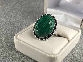 Fantastic Vintage Style 925 / Sterling Silver Cocktail Ring With High Polished Malachite - Very Pretty !