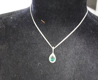 Beautiful Teardrop Green Synthetic Emeral Pendant W/necklace