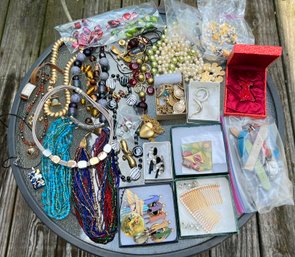 Huge Lot Of Nice And Modern Costume Jewelry