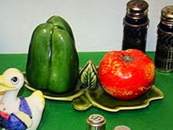 VTG Salt & Pepper Figural Vegetable Shakers With Tray-ceramic