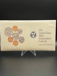 Beautiful 1992 D & P United States Mint Set