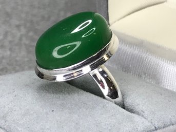 Understated Elegance - 925 / Sterling Silver Ring With Highly Polished Jade Dome Ring - Brand New - WOW !