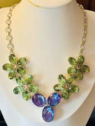 GORGEOUS STERLING SILVER PLATED FACETED GREEN & PURPLE/BLUE GLASS STONE FLOWER NECKLACE