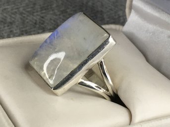 Beautiful 925 / Sterling Silver & Moonstone Cocktail Ring - Great Color And Action - Brand New - Never Worn