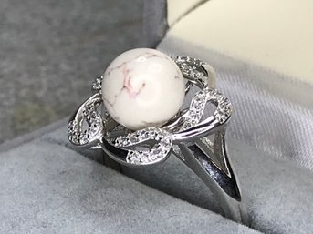 Enchanting Brand New - Sterling Silver / 925 Ring With Sparkling White Topaz & White Magnesite - Very Nice !