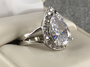 Stunning 925 / Sterling Silver Ring With Sparkling White Topaz - Tear Drop Shaped Stone - Looks VERY Expensive