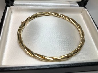 Fabulous Vintage 14K Yellow Gold Twist Bangle Bracelet - Well Made - 5.0 Dwt - 7.8 Grams - Very Pretty Piece