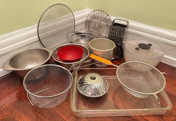 Mixing Bowls, Colanders, Salad Spinner, Baking Pan, Sifter & More (14 Pieces)