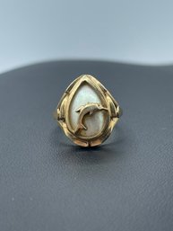 Mother Of Pearl & Dolphin Design In 10k Yellow Gold Ring