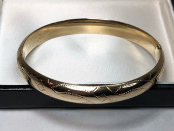 Lovely Vintage 14K Gold Bangle Bracelet - Very Pretty Piece - 6.5 Dwt Or 10 Grams - Lovely Vintage Piece !