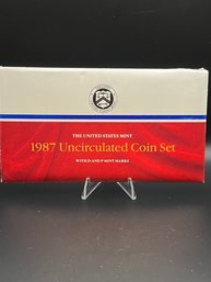 Beautiful 1987 D & P United States Mint Set