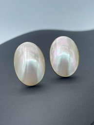 Gorgeous & Large Mabe Pearl Earrings In 14k Yellow Gold