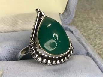 Lovely Vintage 925 / Sterling Silver Cocktail Ring With Highly Polished Teardrop Jade - Very Nice Vintage Ring