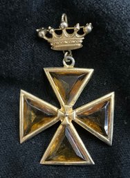 Lovely Vintage Accessocraft Maltese Cross And Crown Brooch Pendant