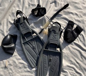 ScubaPro Snorkel Gear - Twin Jet Fins, Neoprene Gloves, Snorkel, Mask And Beanie