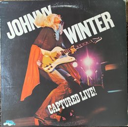 JOHNNY WINTER - CAPTURED LIVE - PZ 33944 - RECORD- VERY GOOD W/ Sleeve