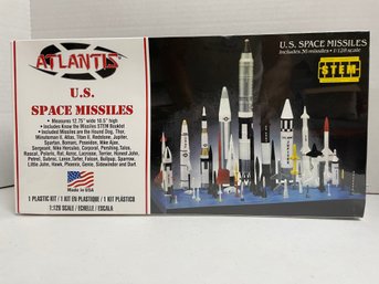 Atlantis, U.S Space Missiles . 1/128 Scale Model Kit (#94)