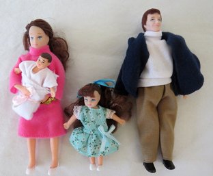 4 Piece Family Doll Set By Townsquare -Brunette