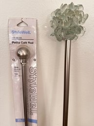 New In Box Style Well Curtain Rod & Rod With Decorated Finials