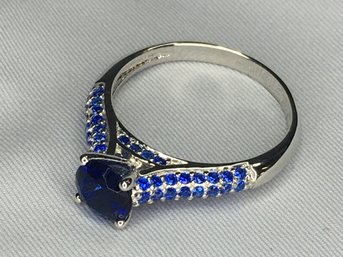 Fabulous 925 / Sterling Silver Ring With Sapphire And Smaller Sapphire Accent Stones - Very Pretty - New !