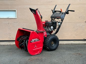 Honda Self-Propelled Gas-Powered 24' Snowblower