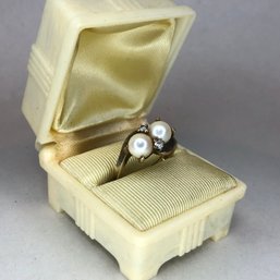 Beautiful Vintage 10K Yellow Gold, Diamond & Pearl Ring - Lovely Etched Texturing On Setting - Very Nice !