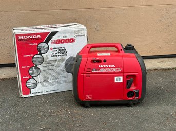 Honda EU2000i Portable Generator With Original Box