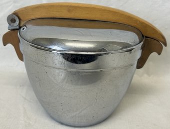 Vintage Circa 1930s MANNING BOWMAN Lidded Chrome And Wood Lidded Ice Bucket