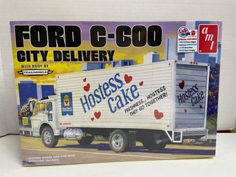 AMT. Ford C-600 City Delivery. 1/25 Scale Model Kit (#105)