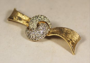 Very Fine Gold Tone Rhinestone Bow Form Brooch