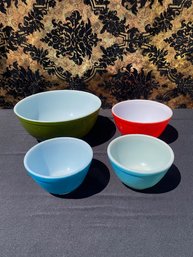 4 Pieces Assorted Vintage Pyrex Mixing Bowls