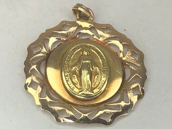 Beautiful 18KT Yellow Gold Religious Pendant - Made In Italy - Very Pretty Piece - Clearly All Hand Made