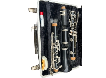 Intermediate Clarinet Instrument With All Accessories And Travel Case