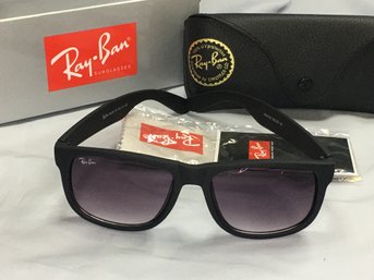 Very Nice Brand New RAY BAN Justin Model Sunglasses - Matte Black Frames With Black Lenses Box / Case / Cloth