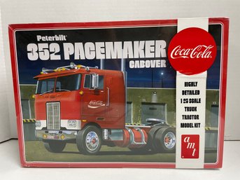 AMT, Coca Cola Peterbilt 352 Pacemaker Cabover. 1/25 Scale Model Kit (#114)