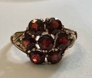 VINTAGE 10K GOLD GARNET RING PRETTY SETTING