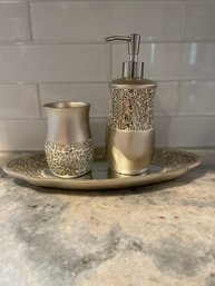 3 Piece Bathroom Set With Mirrored Tray